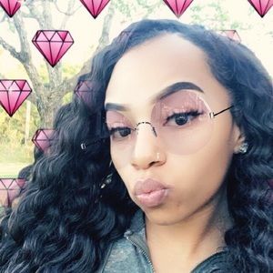 Meet your Posher, Selena